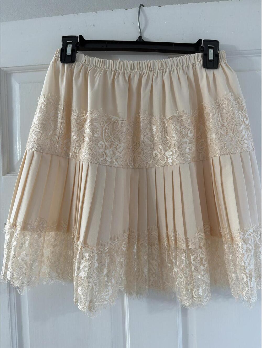 Cream/ Peach  Lace Pleated Mini Skirt Size M